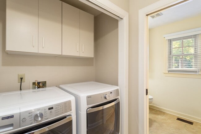 Building Photo - 6 Kirby Ct