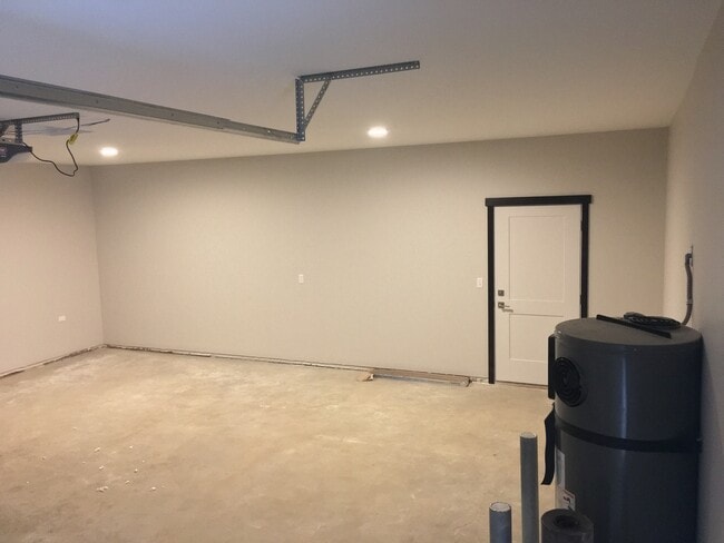 Building Photo - 2300 Landon Ln