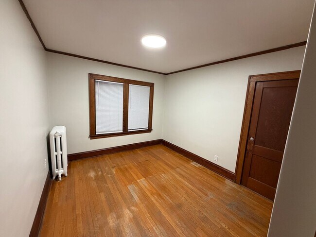 Building Photo - 2 Bedroom West Hartford