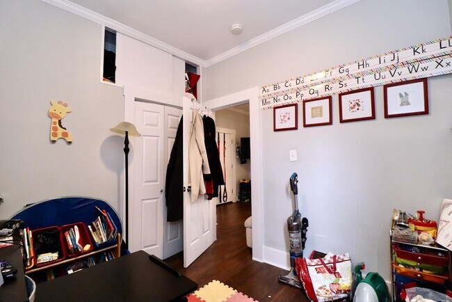 Building Photo - 19 Graham St