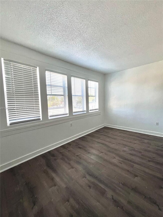 Building Photo - 501 SW 6th Ct