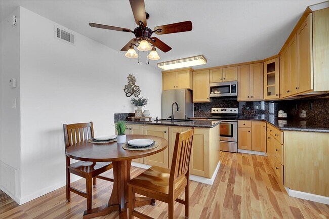 Building Photo - 6533 Greenback Ln