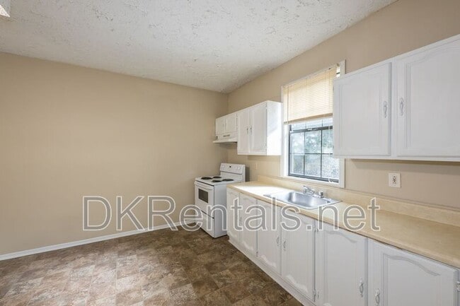 Building Photo - 3038 Courtney Dr