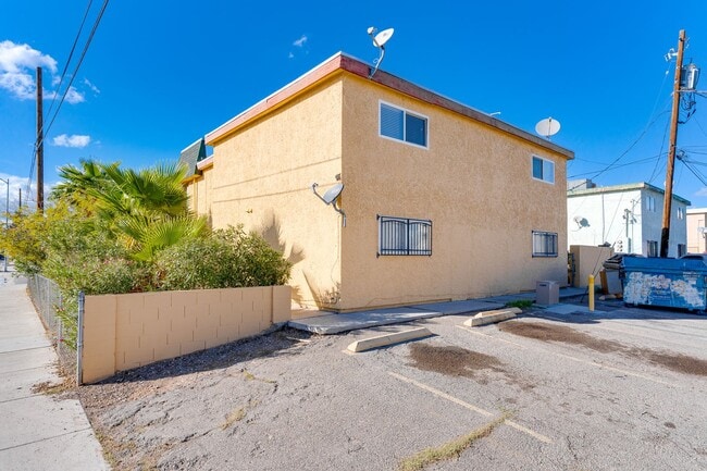 Building Photo - HOUSING CHOICE VOUCHER APPROVED! Modern Comfort in a Charming 2-Bed, 2-Bath Upstairs Unit!