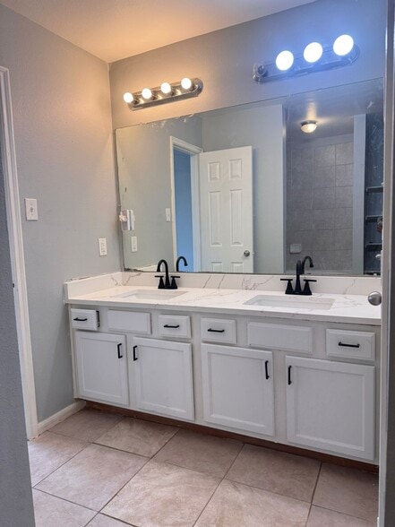 Building Photo - 6427 Waldron Dr