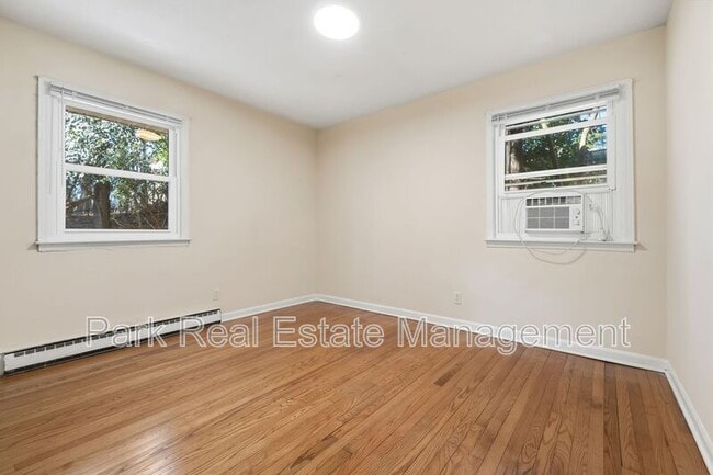 Building Photo - 635 N Columbia St