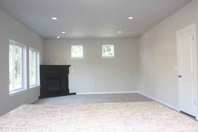 Building Photo - Newer home (2018), Tankless H20 heater, Upgrades galore. Dead end road for privacy