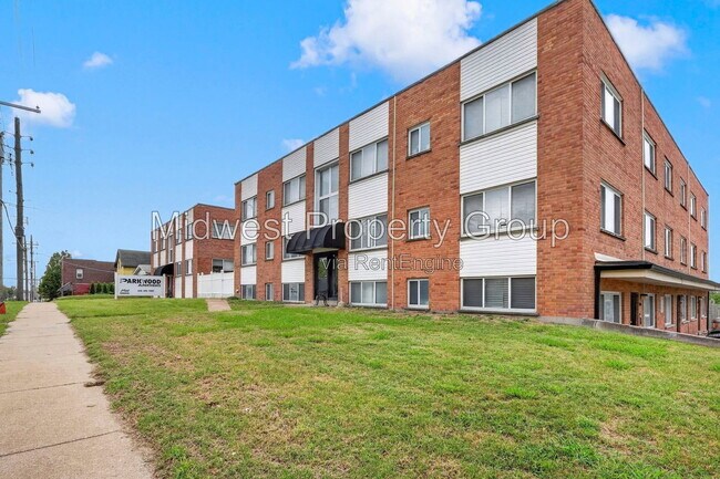 Building Photo - 2501 S Big Bend Blvd