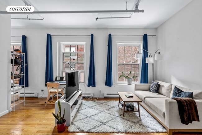 Building Photo - 331 Greenwich St