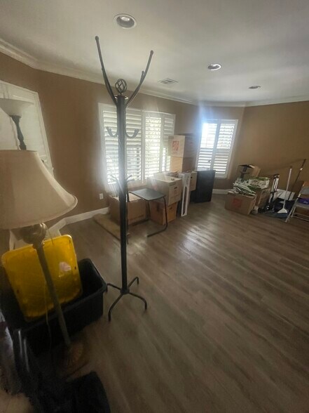 Building Photo - 515 W Gardena Blvd