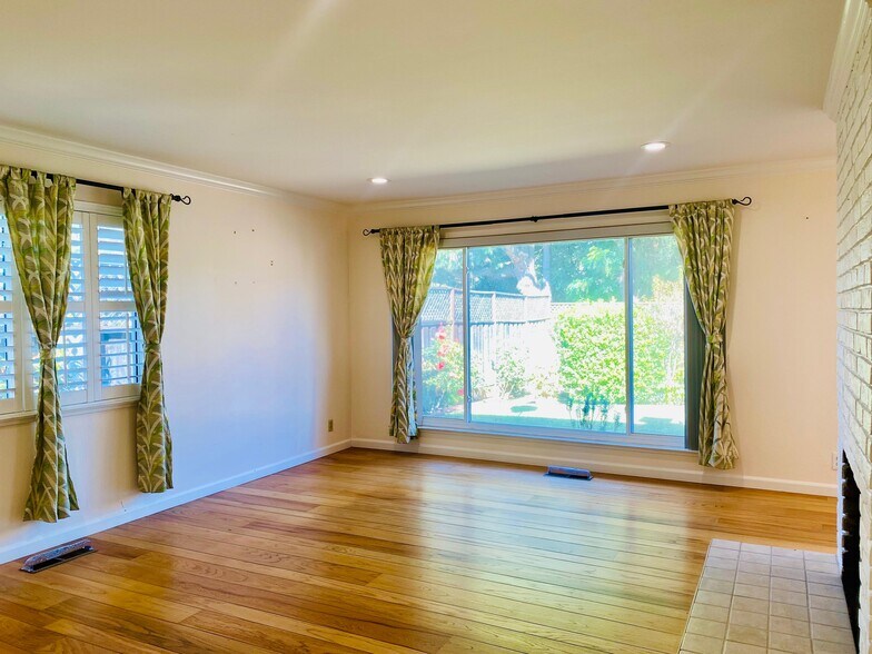 Building Photo - 1609 Blossom Hill Rd