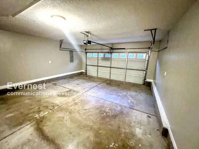 Building Photo - 112 Burdine St