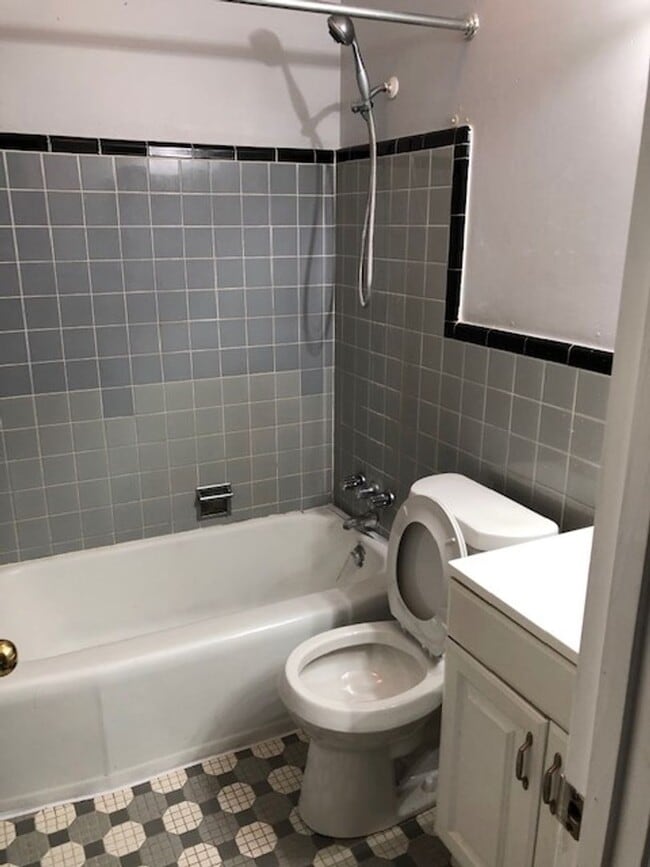 Building Photo - 1705 4th Pl NW