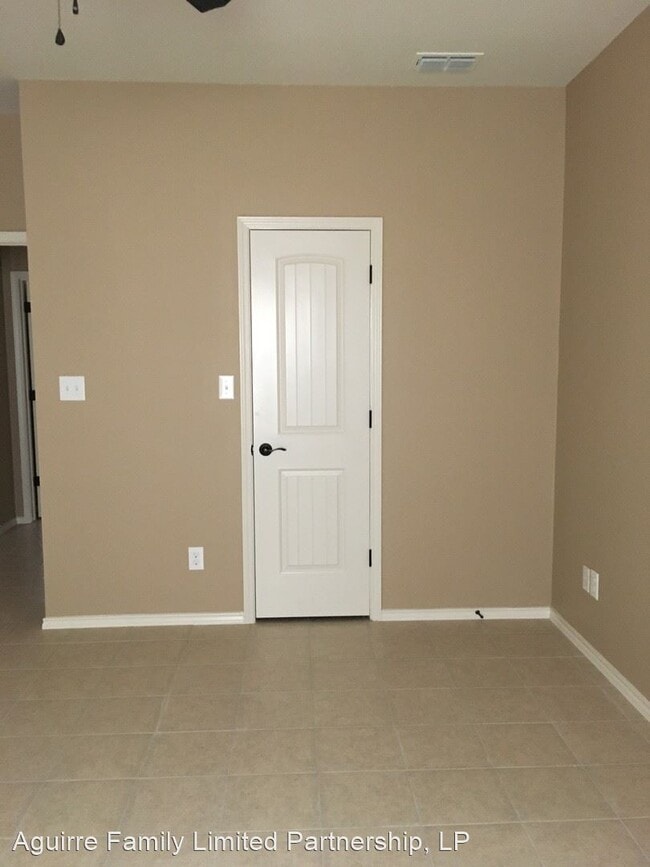 Building Photo - 2206 E Hwy 281