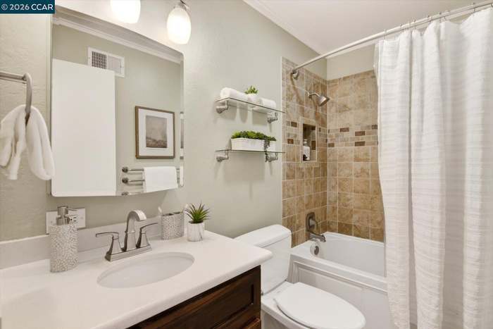 Building Photo - 3409 Loreto Dr