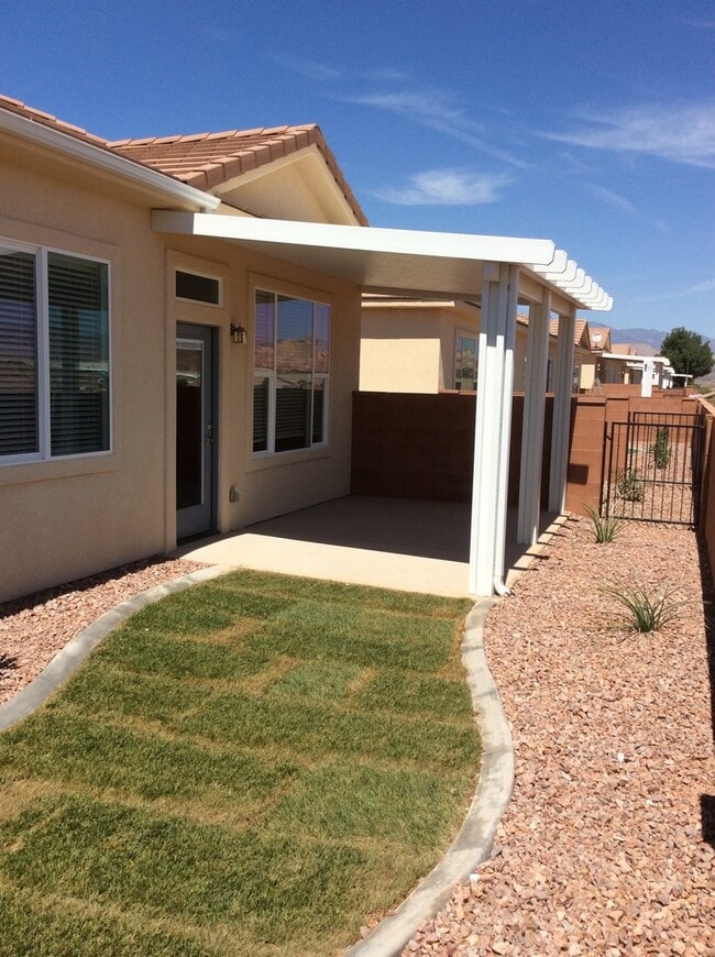 Building Photo - 3 Bed 2 Bath Townhome in Hurricane