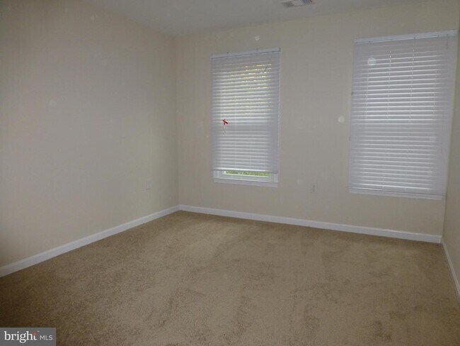 Building Photo - 11415 Jordan Ln