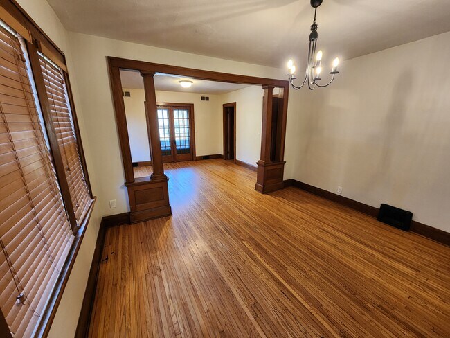 Building Photo - 409 Grove St