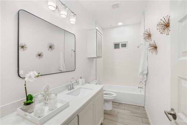 Building Photo - 25 Shavano Dr