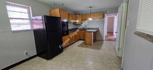 Building Photo - Available NOW! Beautiful/Unique 2 bed 1 ba...