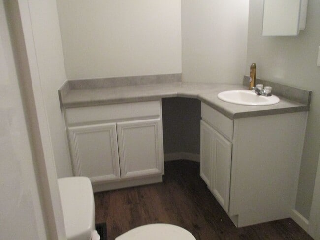 Building Photo - 2004 W Jackson St