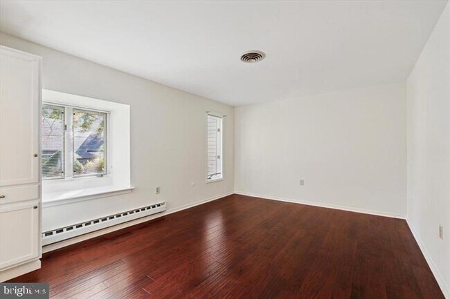 Building Photo - 201 Chandler Dr