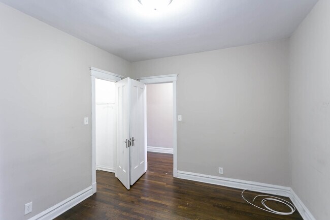 Building Photo - 5417 S Drexel Ave