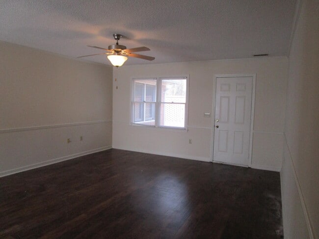 Building Photo - 110 Delorme Ct