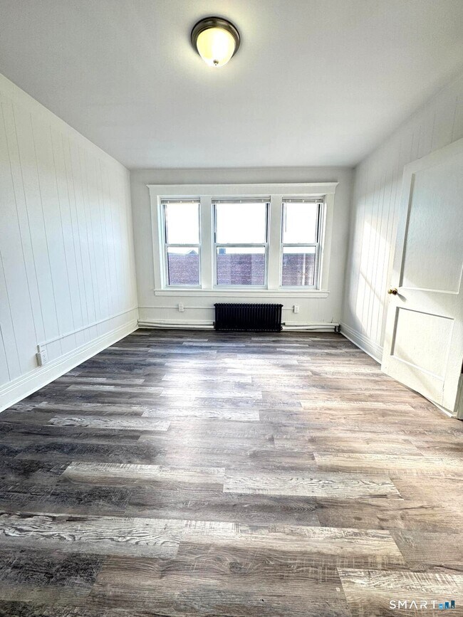 Building Photo - 1220 State St