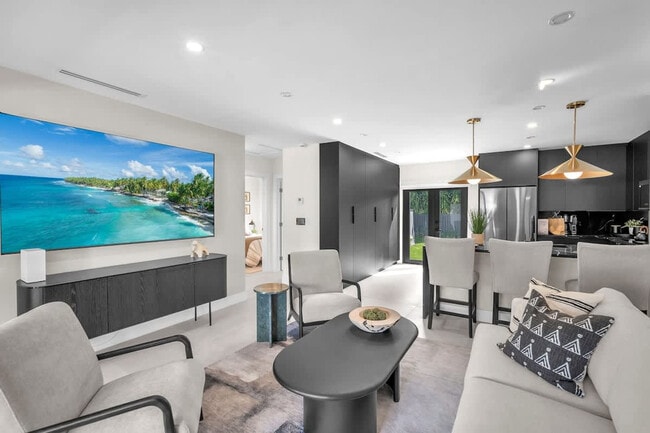 Primary Photo - 400 NW 45th St