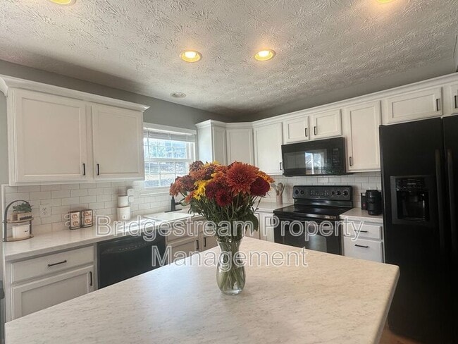 Building Photo - 282 Hess Ct