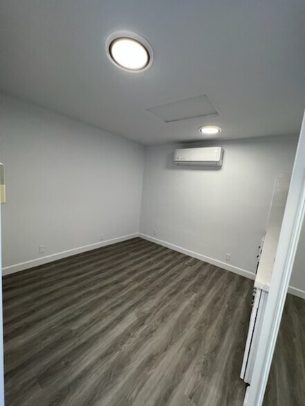 Building Photo - 383 Harvey Dr