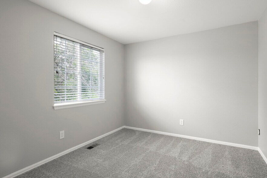 Building Photo - 12596 Elm Ln
