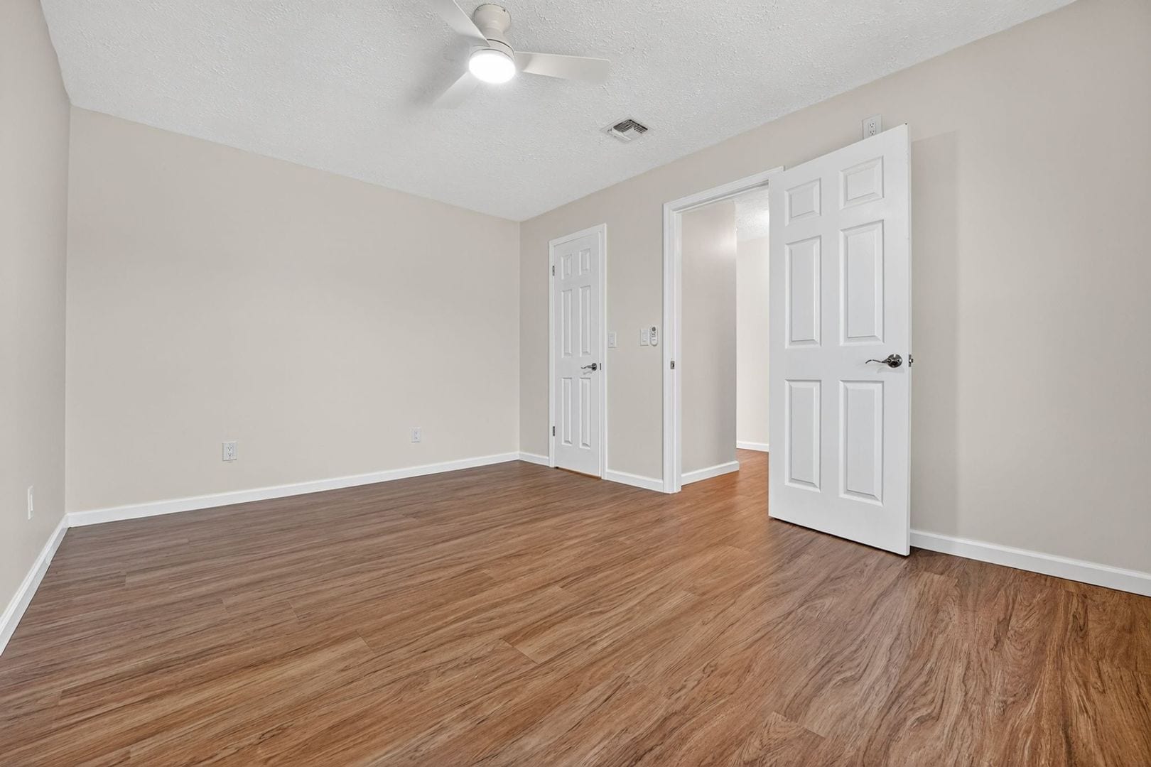 Building Photo - 16200 Round Mountain Rd