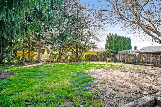 Building Photo - 1307 Elm St