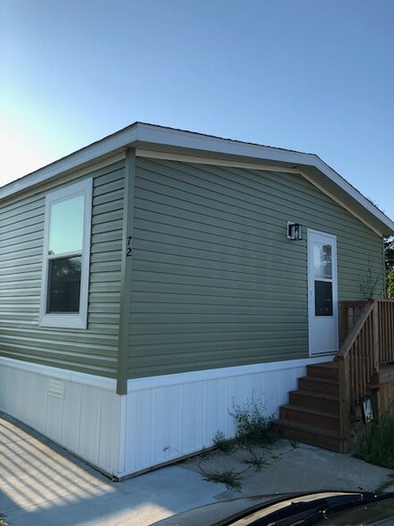 Building Photo - 72 Hunters Rill