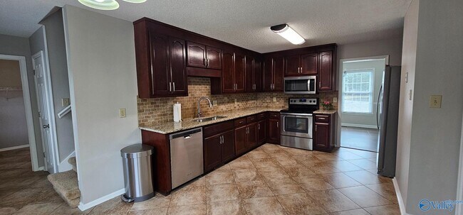 Building Photo - 140 Teal Park Ln