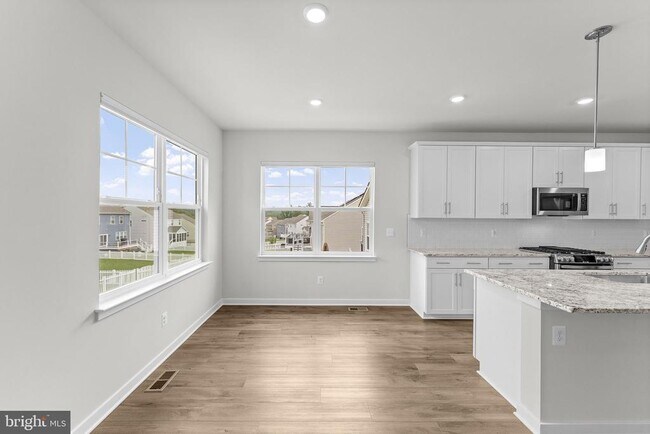 Building Photo - 2047 Armstrong Ter