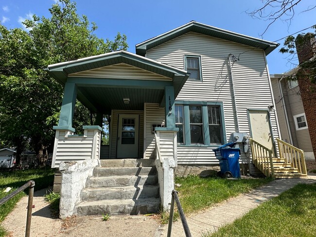 Primary Photo - Affordable Lower Unit Close to Downtown