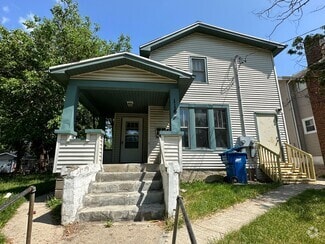 Building Photo - Affordable Lower Unit Close to Downtown
