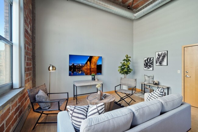 Building Photo - 521 S 7th St