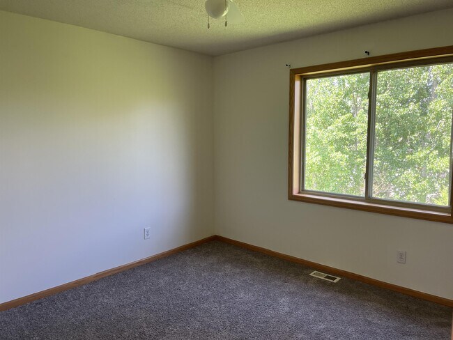 Building Photo - 9141 Leaf Cir