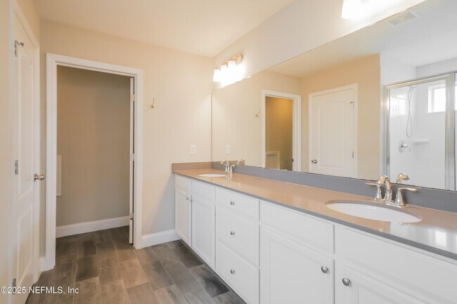 Building Photo - 51 Silver Creek Pl