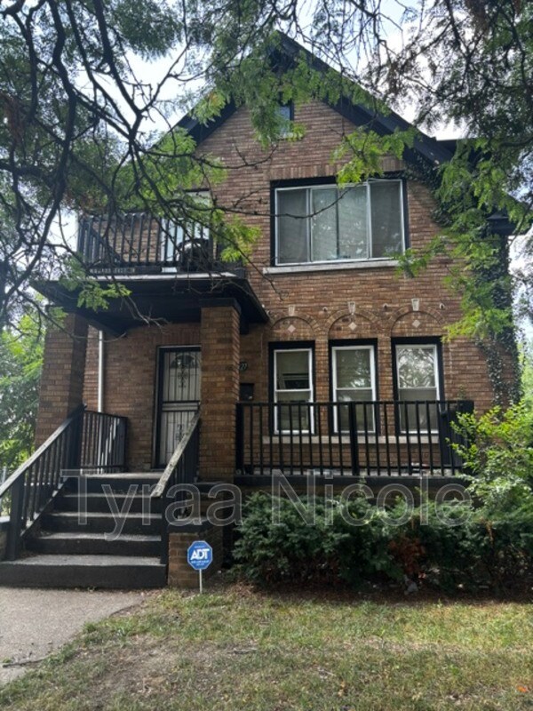 Building Photo - 15327 Snowden St