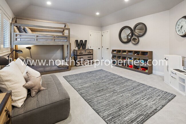 Building Photo - Custom Built Lake Oswego Home Near Lakerid...