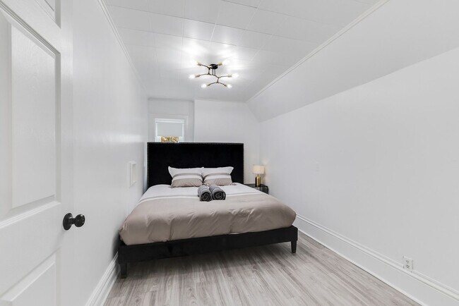 Building Photo - 64 Montebello Rd