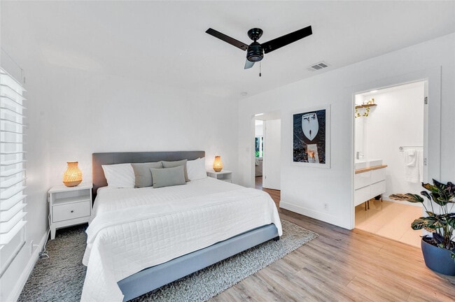 Building Photo - 549 NE 14th Ave