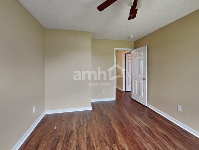 Building Photo - 6889 N Karnes Dr