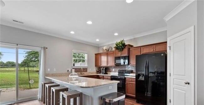 Building Photo - Spacious 3BR/2 BA Townhome Located in Caba...