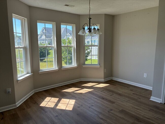 Building Photo - 440 Levanto Rd